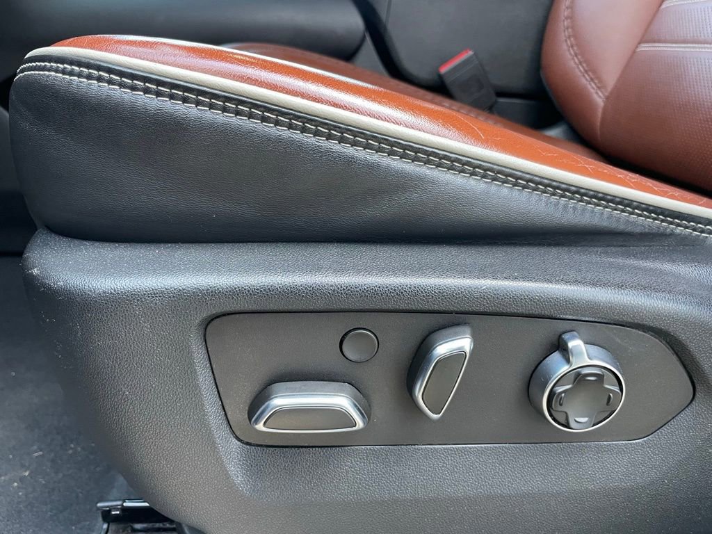 Used 2023 GMC Yukon XL Denali Ultimate image 11