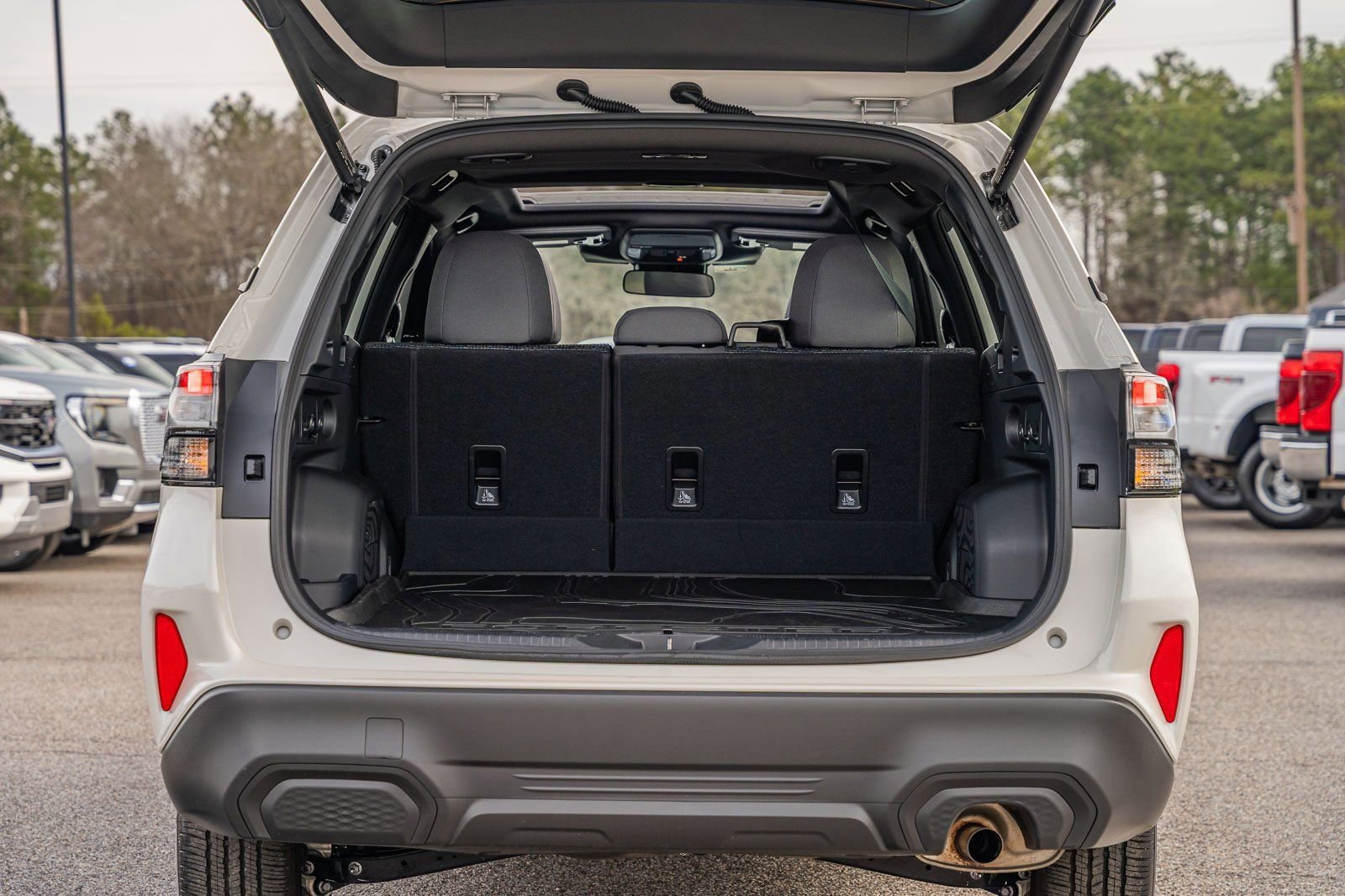 Used 2025 Subaru Forester Premium image 19