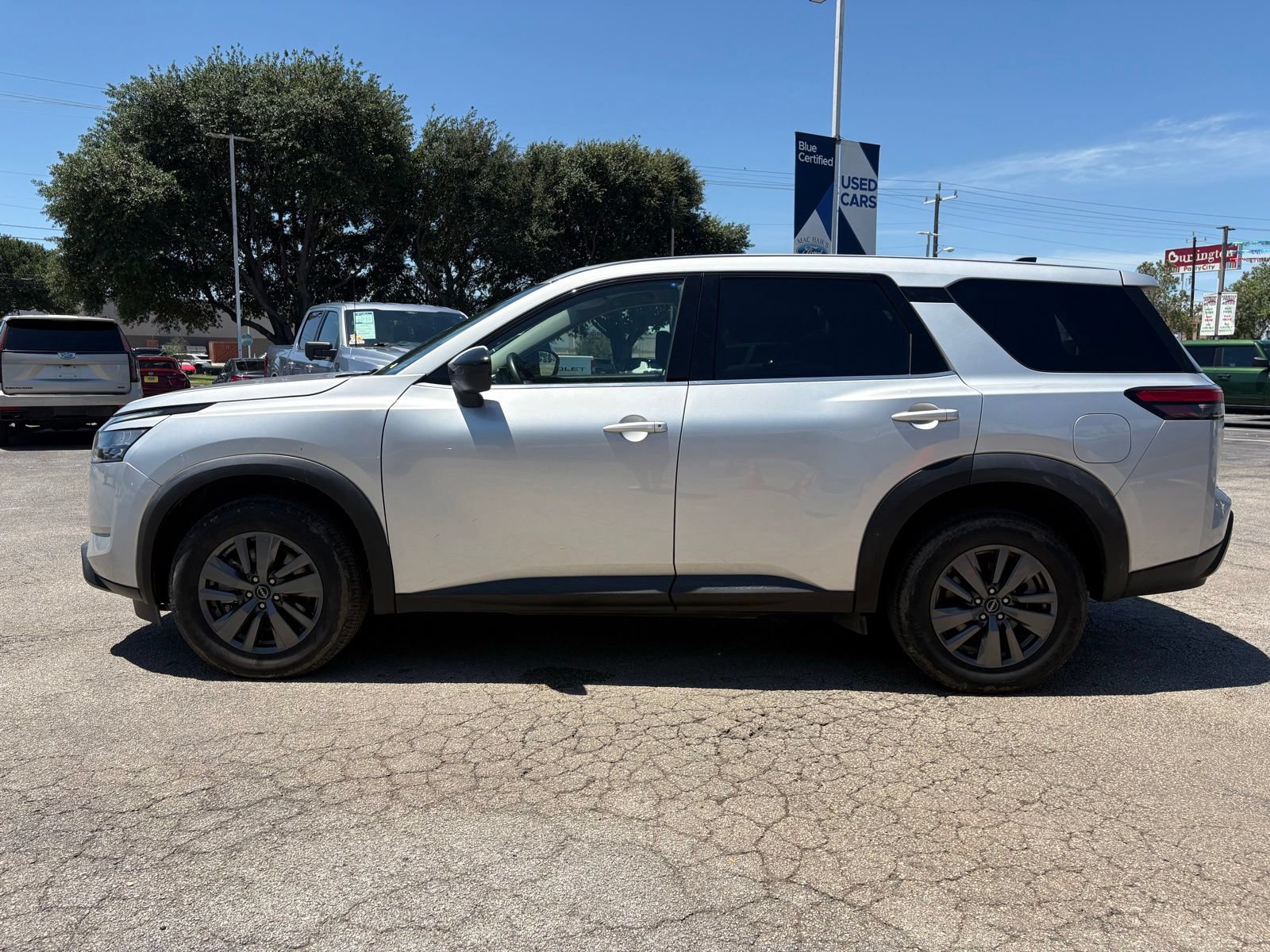 Used 2023 Nissan Pathfinder S AWD/4WD image 5