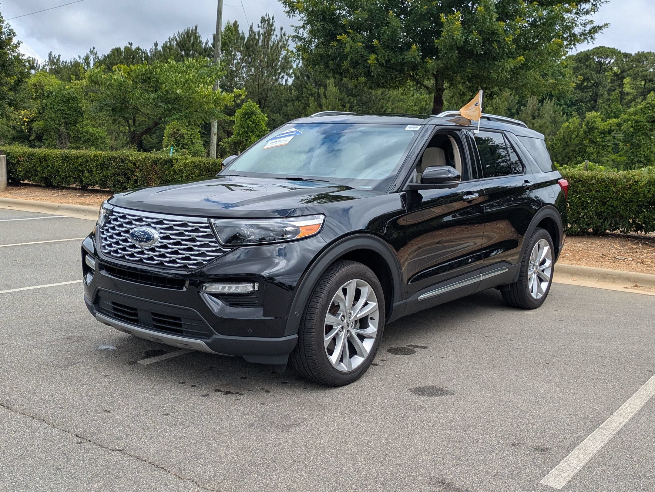 Certified 2022 Ford Explorer Platinum w/ Equipment Group 601A AWD/4WD image 8