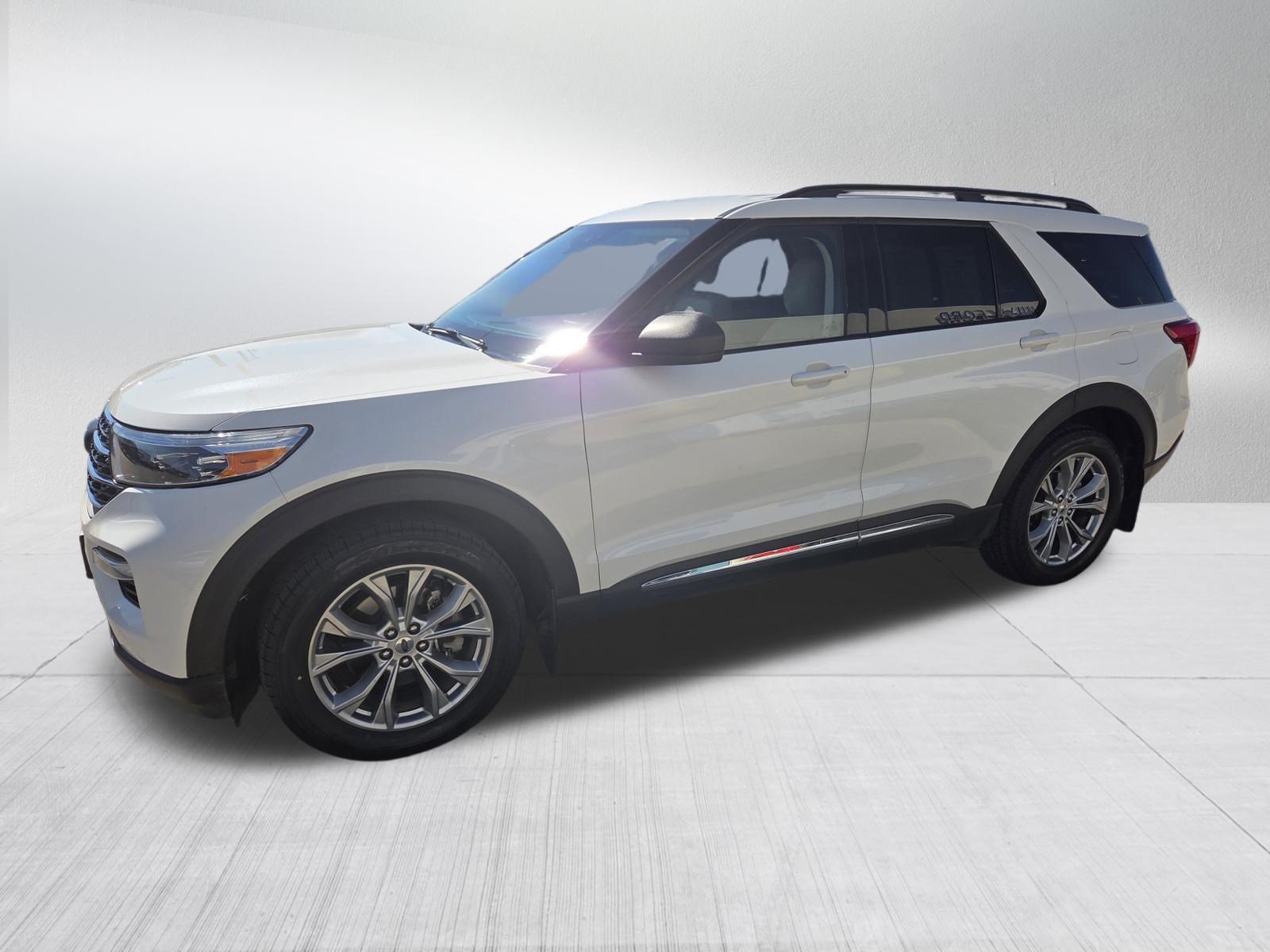 Certified 2024 Ford Explorer XLT w/ Equipment Group 202A AWD/4WD image 3