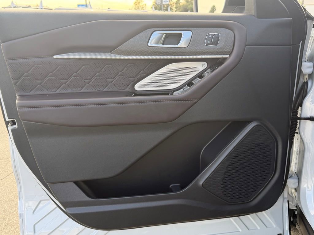 Certified 2025 Ford Explorer Platinum w/ LUX Leather Package image 17