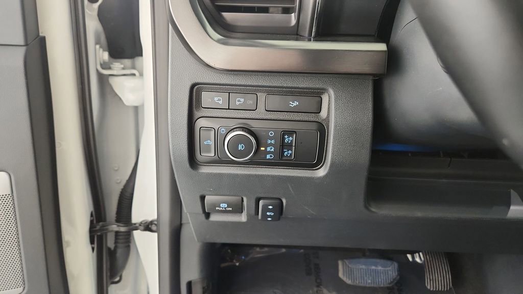 Certified 2024 Ford F250 Lariat w/ Black Appearance Package image 28