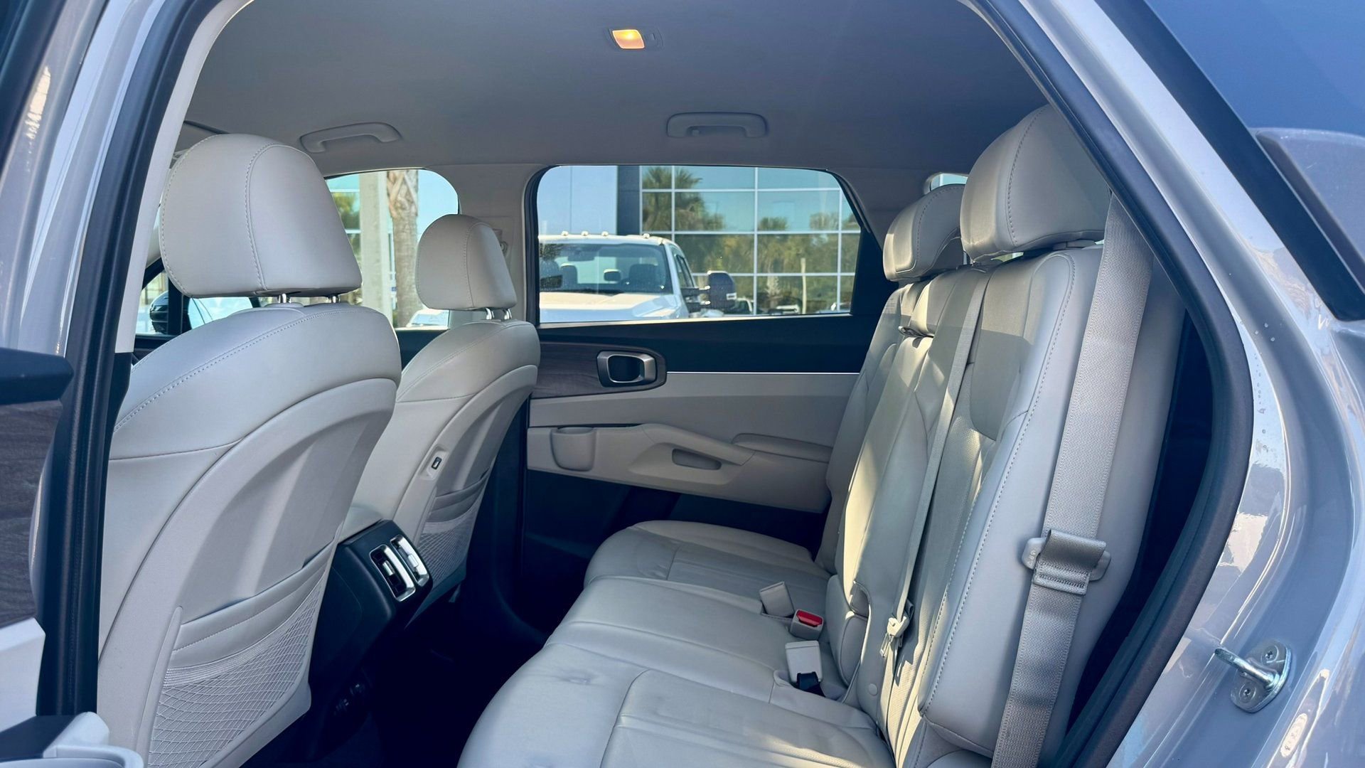 Used 2022 Kia Sorento S image 24