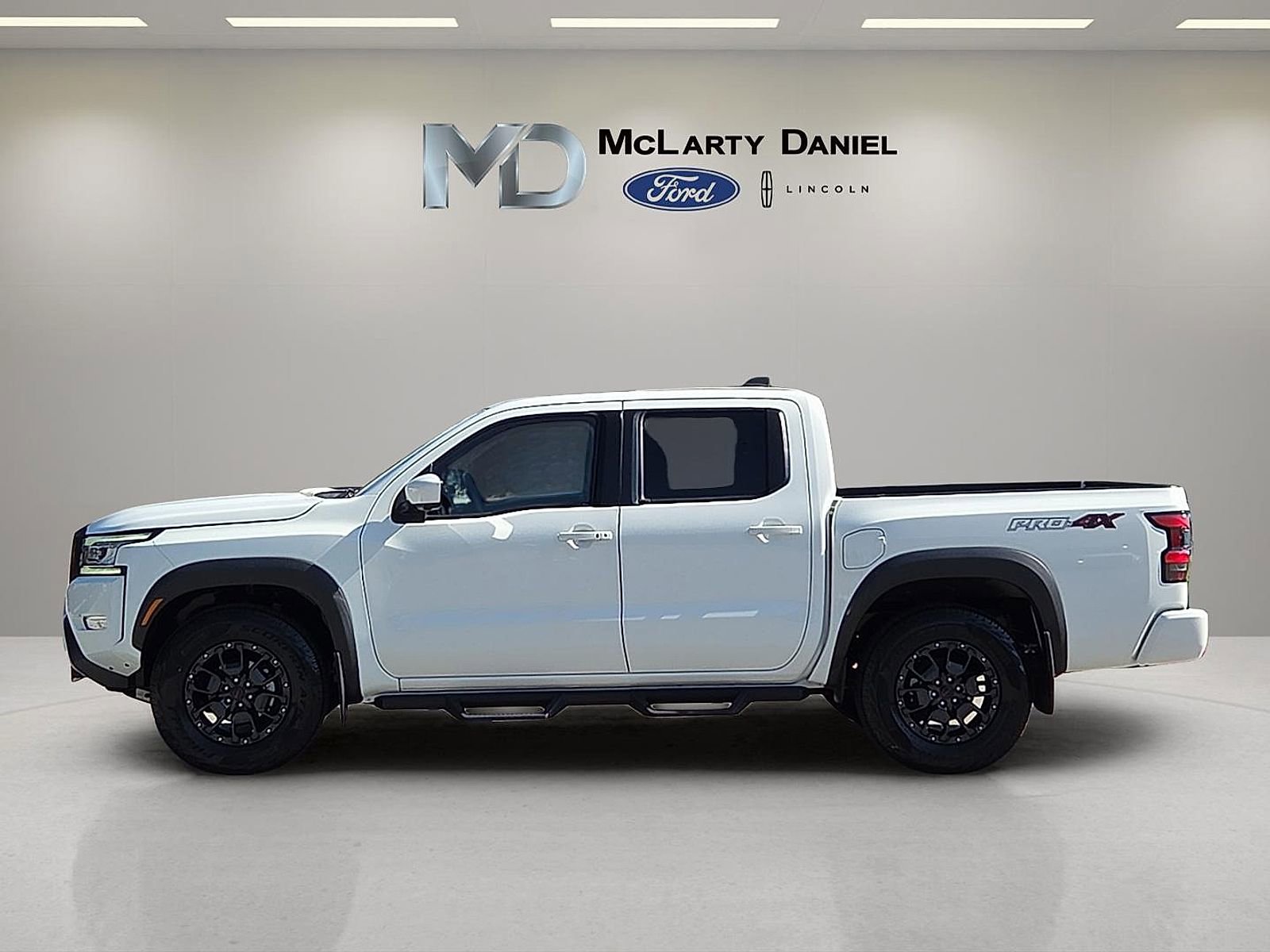 Used 2022 Nissan Frontier PRO-4X w/ Pro-4X Premium Package AWD/4WD image 3