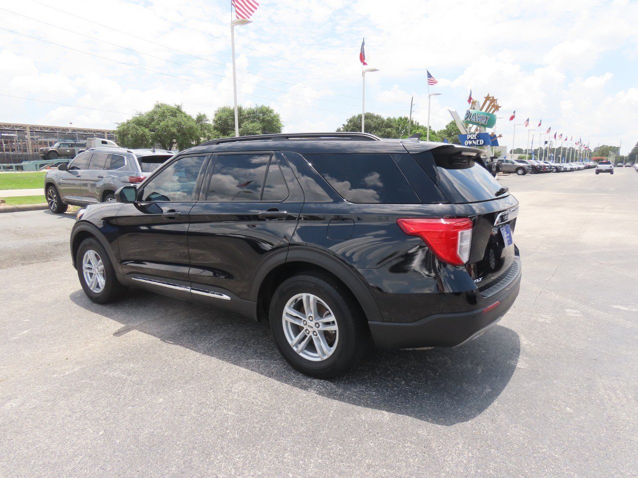 Certified 2023 Ford Explorer XLT w/ Equipment Group 202A RWD image 15