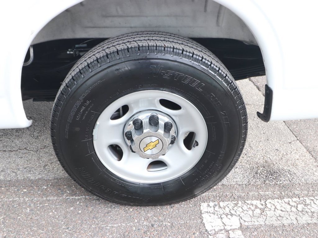 Used 2025 Chevrolet Express 3500 LT w/ LT Preferred Equipment Group RWD image 24