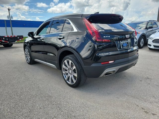 Used 2022 Cadillac XT4 Premium Luxury w/ Enhanced Visibility Package FWD image 4