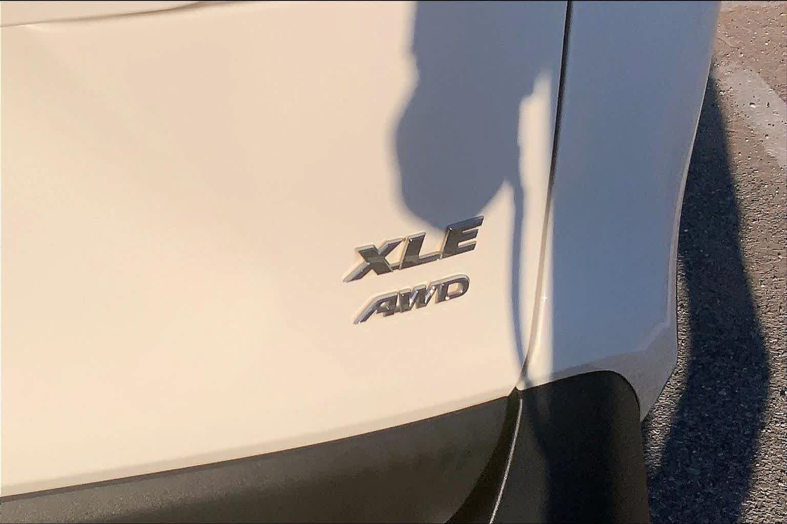 Used 2021 Toyota RAV4 XLE w/ Convenience Package AWD/4WD image 10