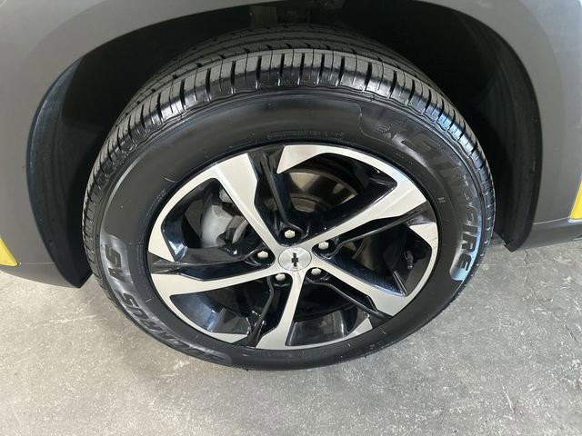 Used 2024 Chevrolet Trax RS w/ Sunroof Package FWD image 23