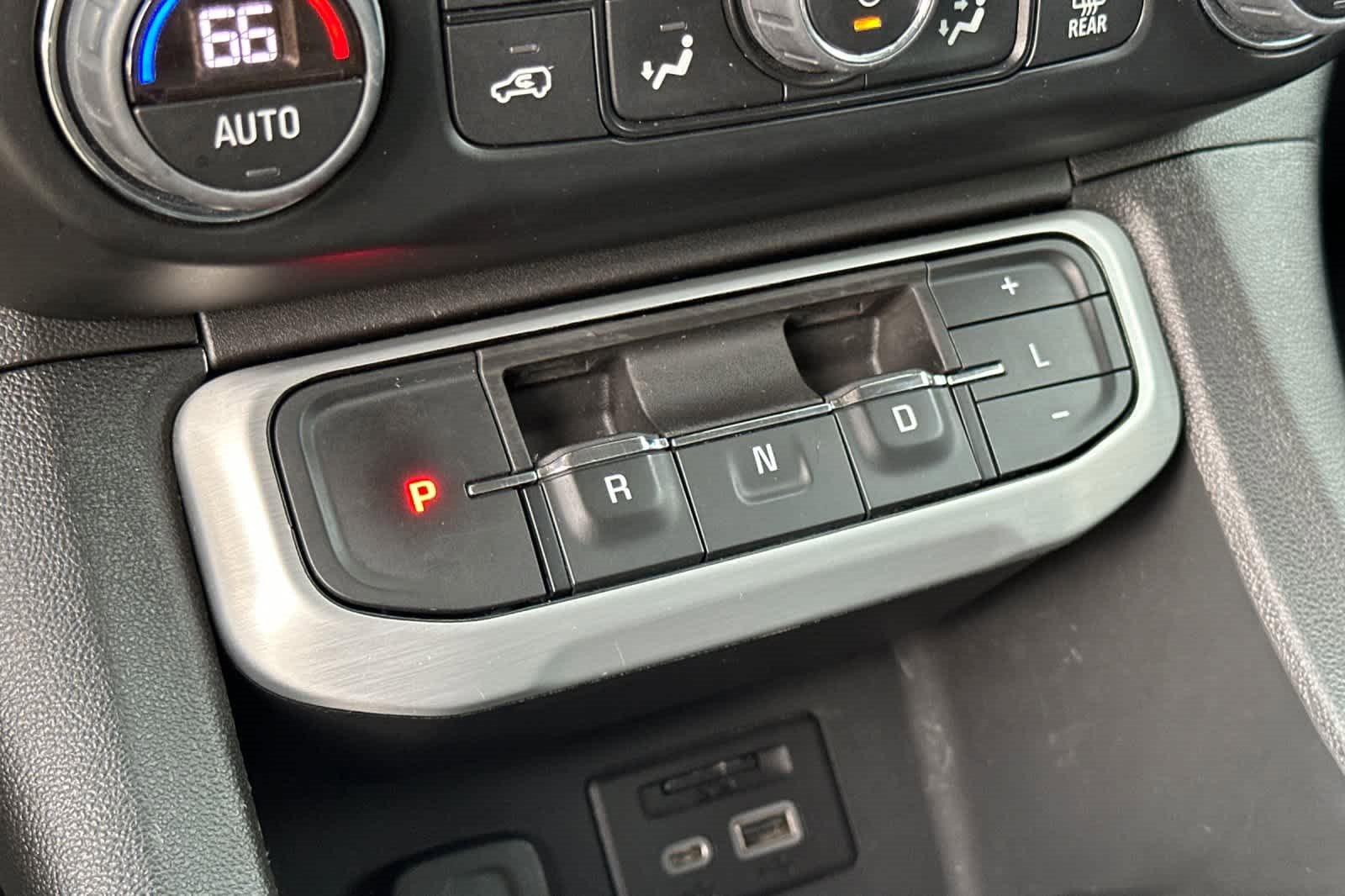 Used 2023 GMC Acadia SLT image 24