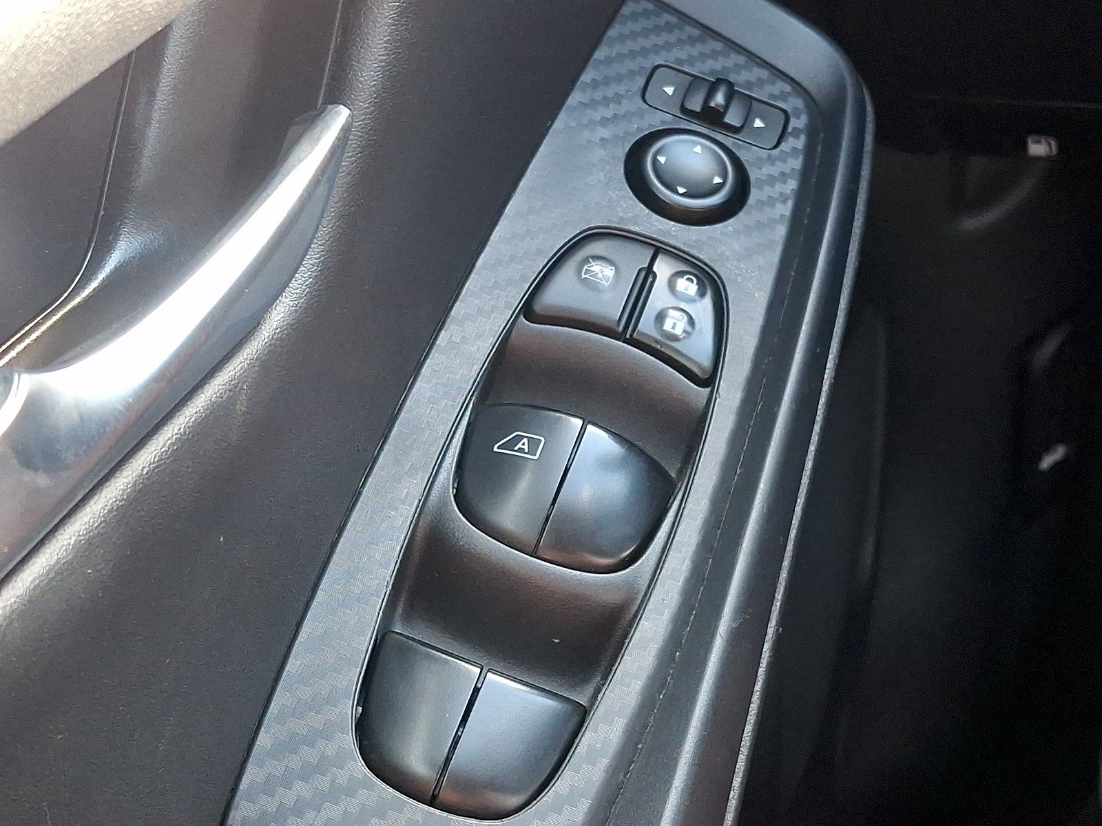 Used 2024 Nissan Sentra SV FWD image 25