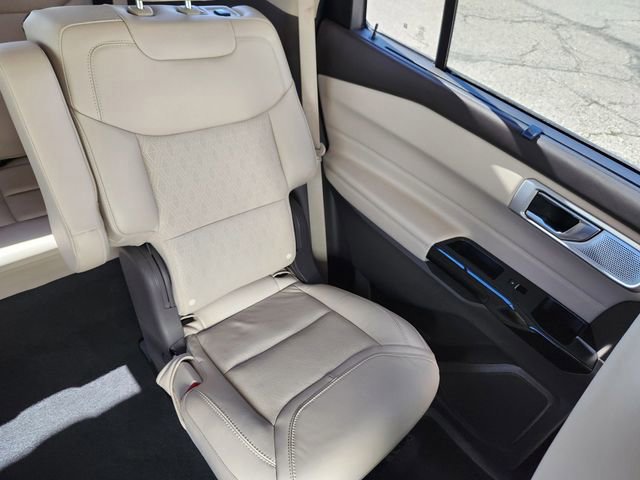 Certified 2023 Ford Explorer Platinum w/ Technology Package AWD/4WD image 18