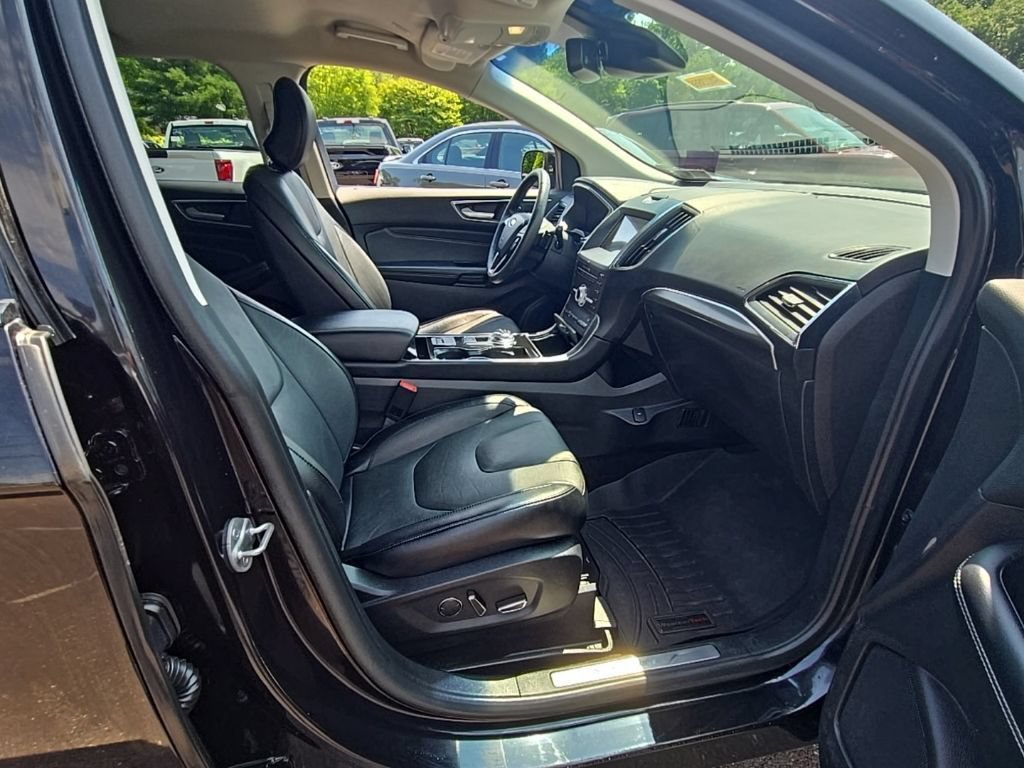 Certified 2019 Ford Edge Titanium w/ Cold Weather Package AWD/4WD image 19