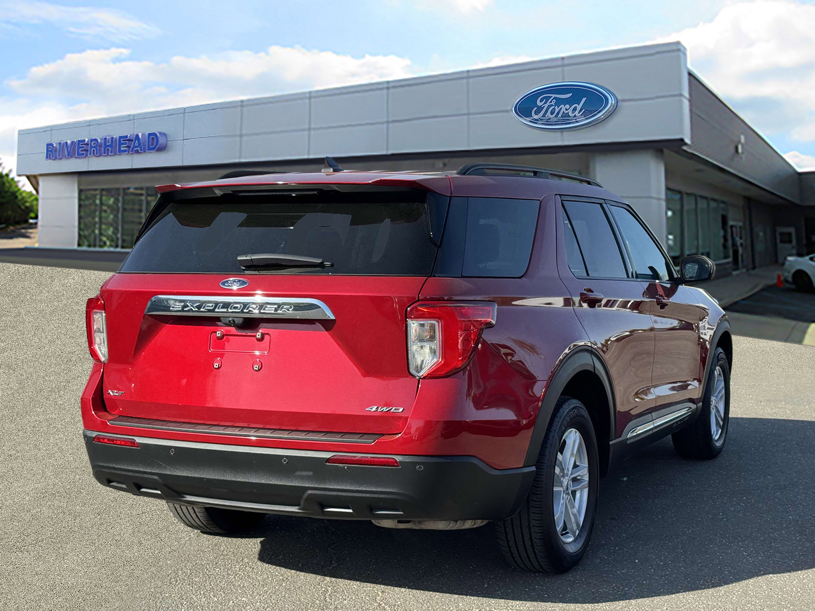Certified 2022 Ford Explorer XLT image 2