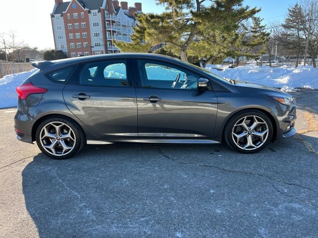 Certified 2018 Ford Focus ST image 9