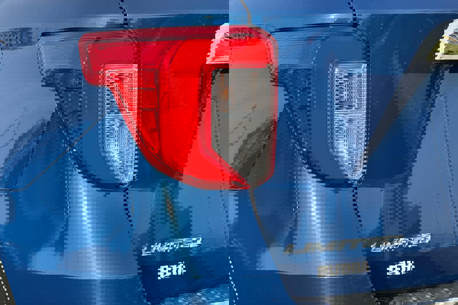 Certified 2022 Ford Explorer Limited w/ Equipment Group 301A image 29