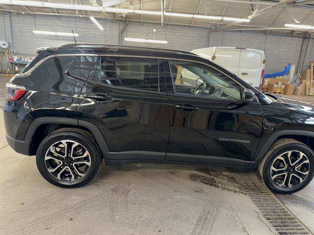 Used 2022 Jeep Compass Limited image 5
