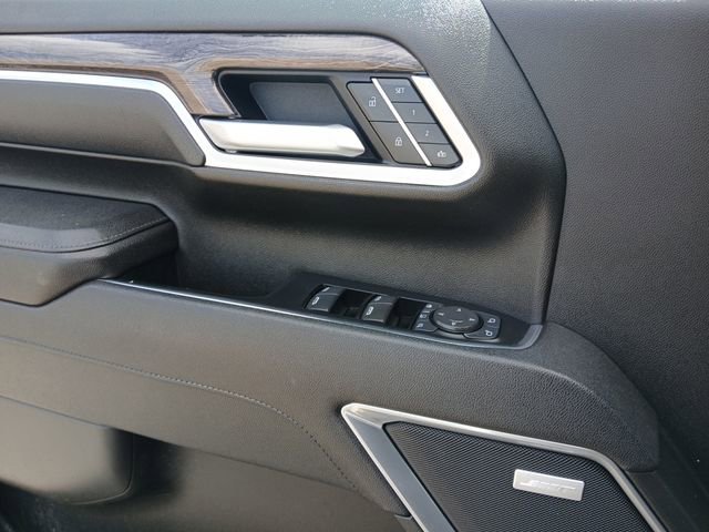 Used 2025 Chevrolet Silverado 2500 LTZ w/ LTZ Convenience Package AWD/4WD image 17