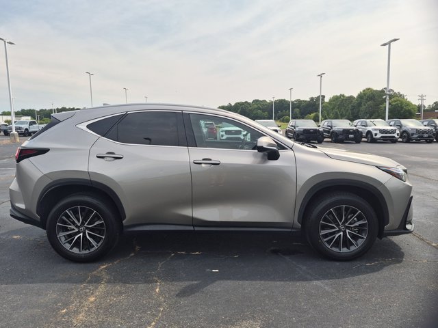 Used 2024 Lexus NX 250 FWD w/ Towing Package (2000 Lbs) image 3