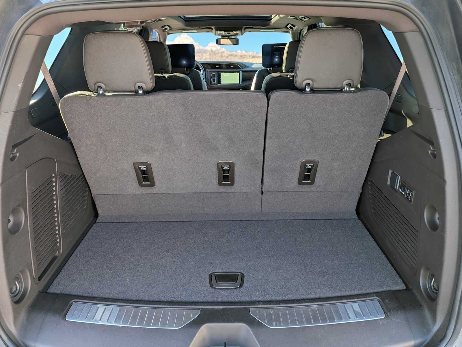 Used 2023 GMC Yukon Denali AWD/4WD image 29