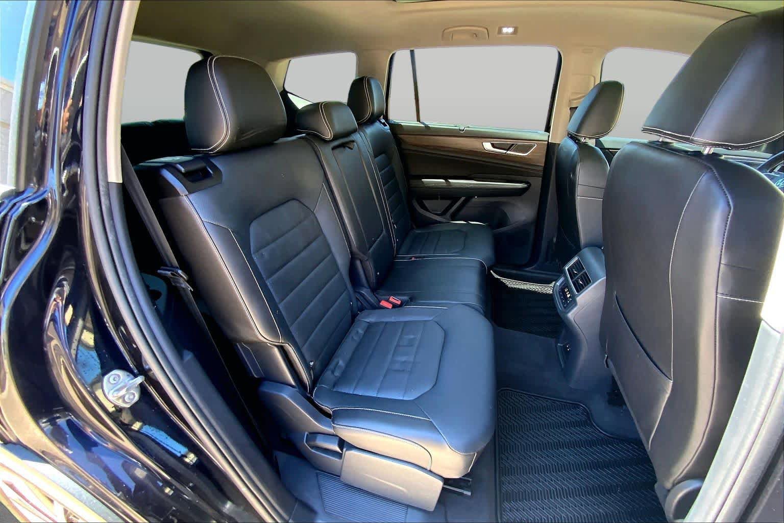 Used 2024 Volkswagen Atlas SEL AWD/4WD image 19