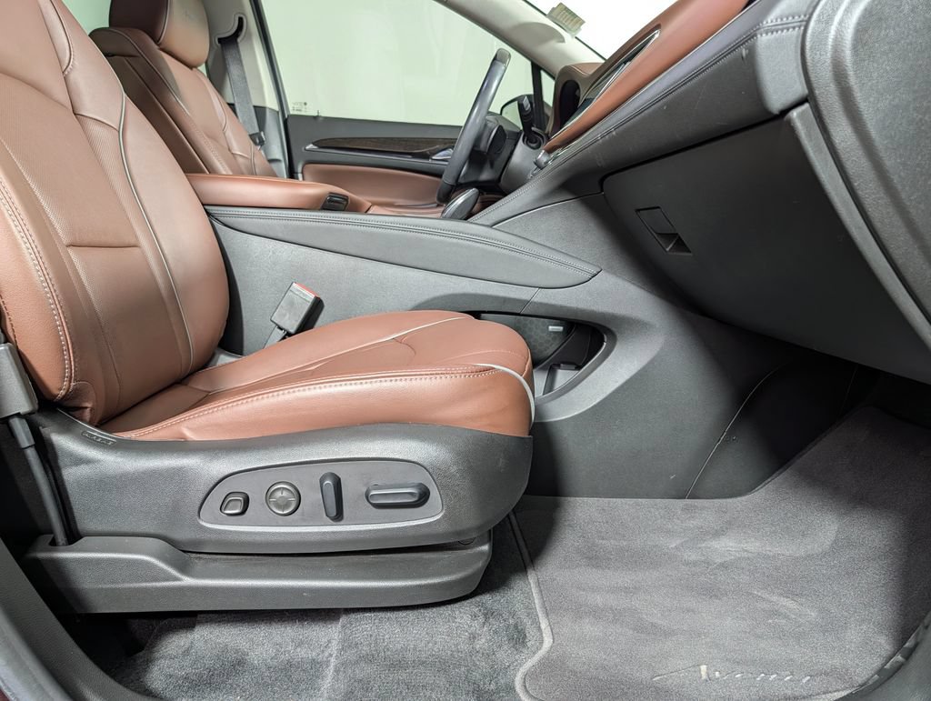 Used 2021 Buick Enclave Avenir w/ Avenir Technology Package FWD image 10