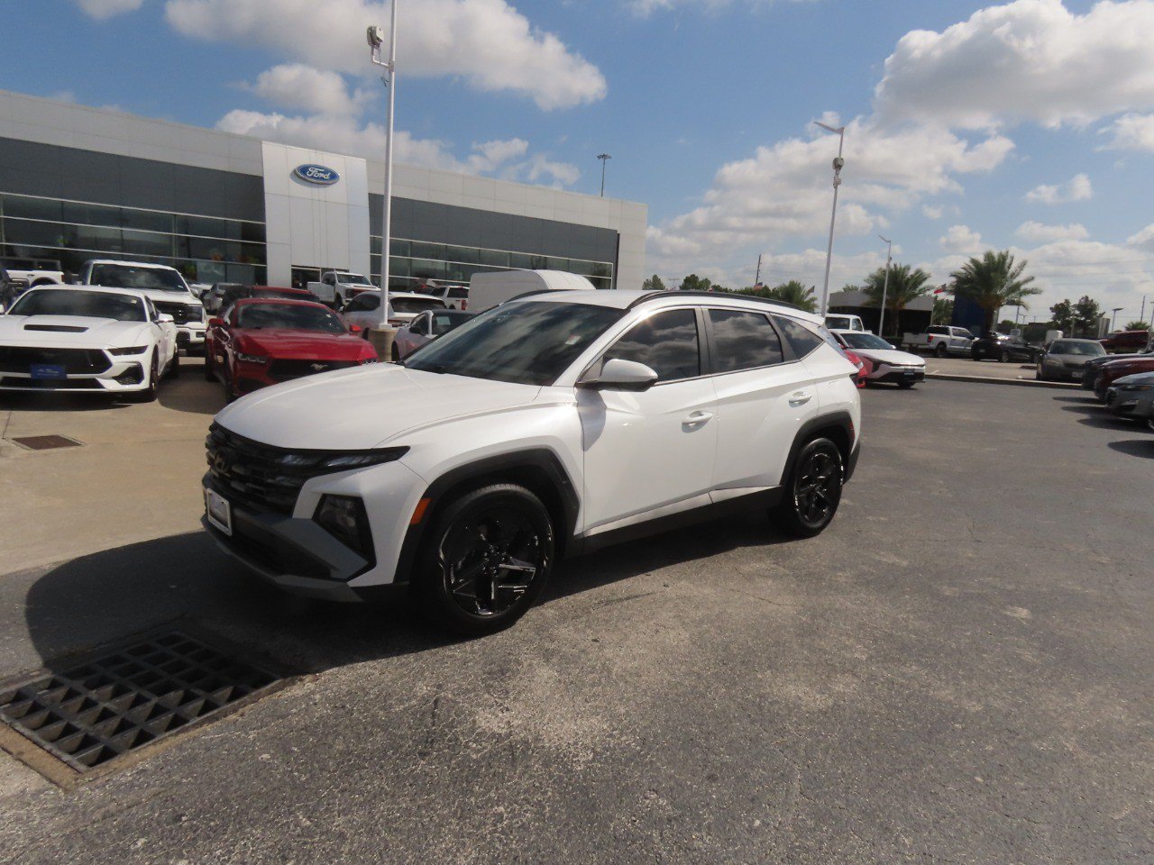 Used 2025 Hyundai Tucson SEL FWD image 2