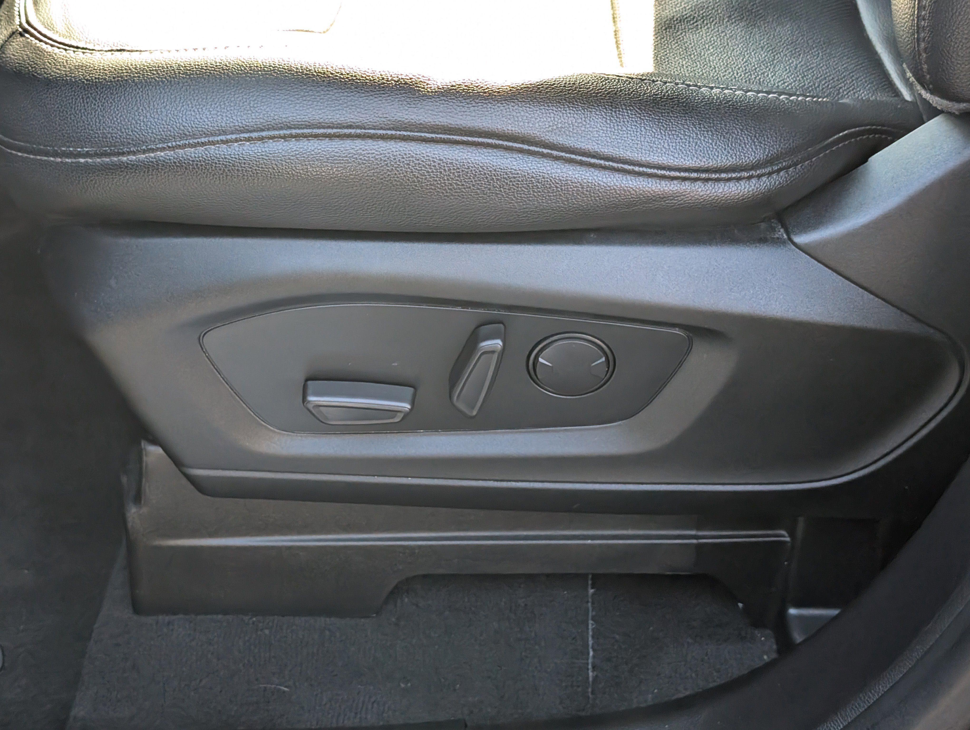 Certified 2022 Ford Explorer Limited w/ Limited Technology Package image 24