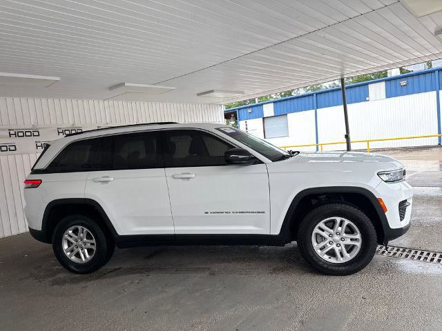 Used 2023 Jeep Grand Cherokee Laredo RWD image 27