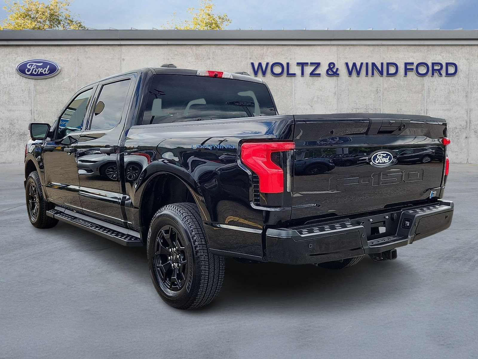 Certified 2025 Ford F150 Lightning XLT AWD/4WD image 4