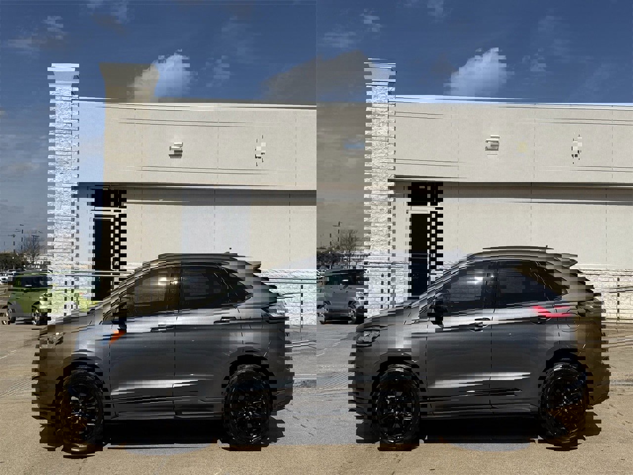 Certified 2022 Ford Edge SE w/ Black Appearance Package image 3