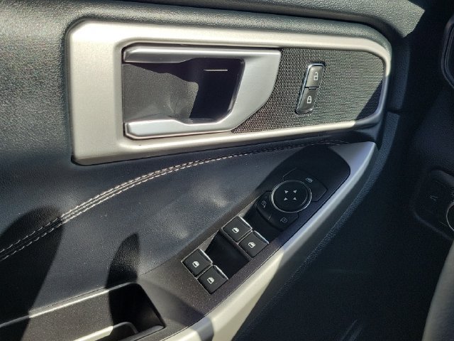 Certified 2021 Ford Explorer XLT RWD image 18