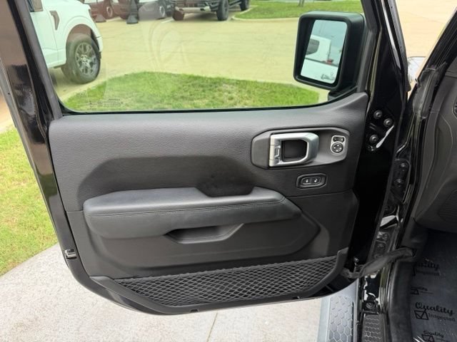 Used 2019 Jeep Wrangler Unlimited Sahara AWD/4WD image 8
