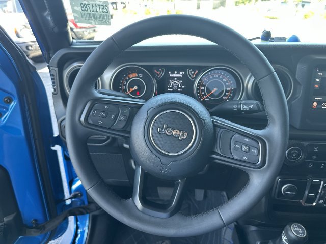 Used 2023 Jeep Gladiator Sport AWD/4WD image 15