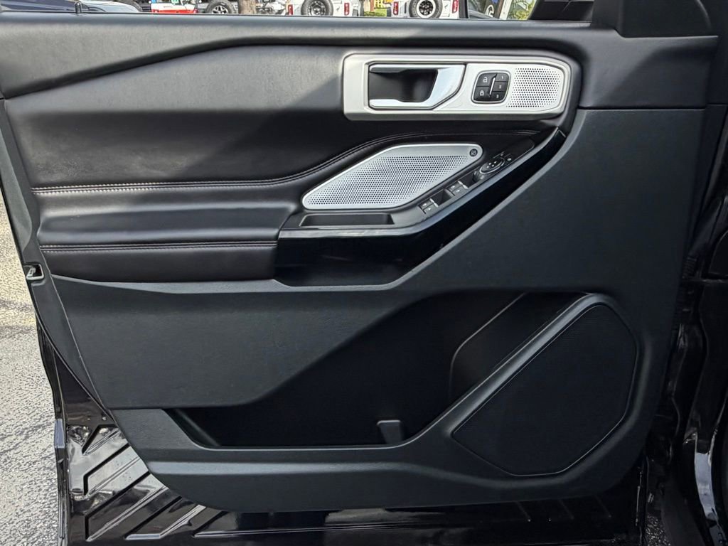 Certified 2023 Ford Explorer Platinum w/ Technology Package image 14
