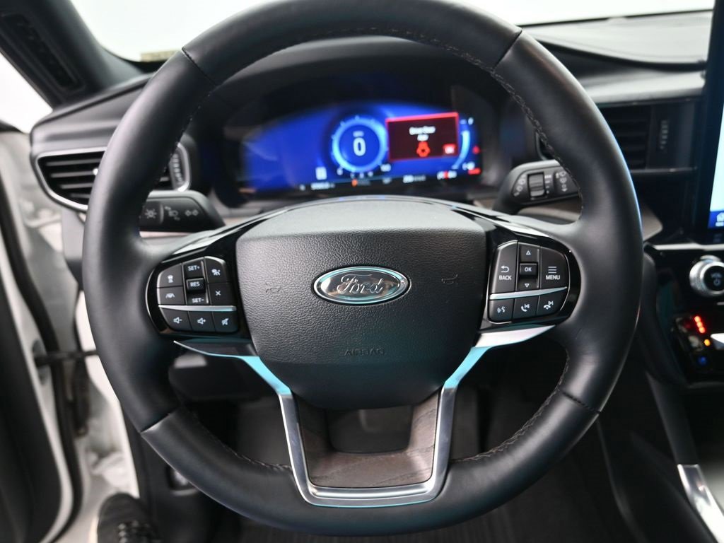 Certified 2023 Ford Explorer Platinum w/ Technology Package image 30