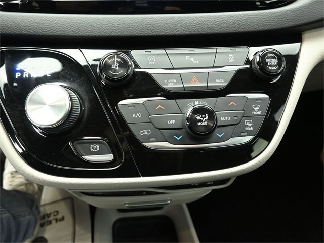 Used 2017 Chrysler Pacifica Touring-L Plus image 33