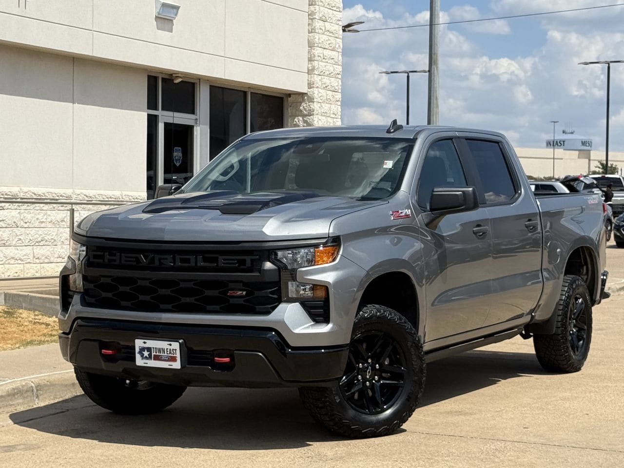 Used 2023 Chevrolet Silverado 1500 Custom Trail Boss AWD/4WD image 2