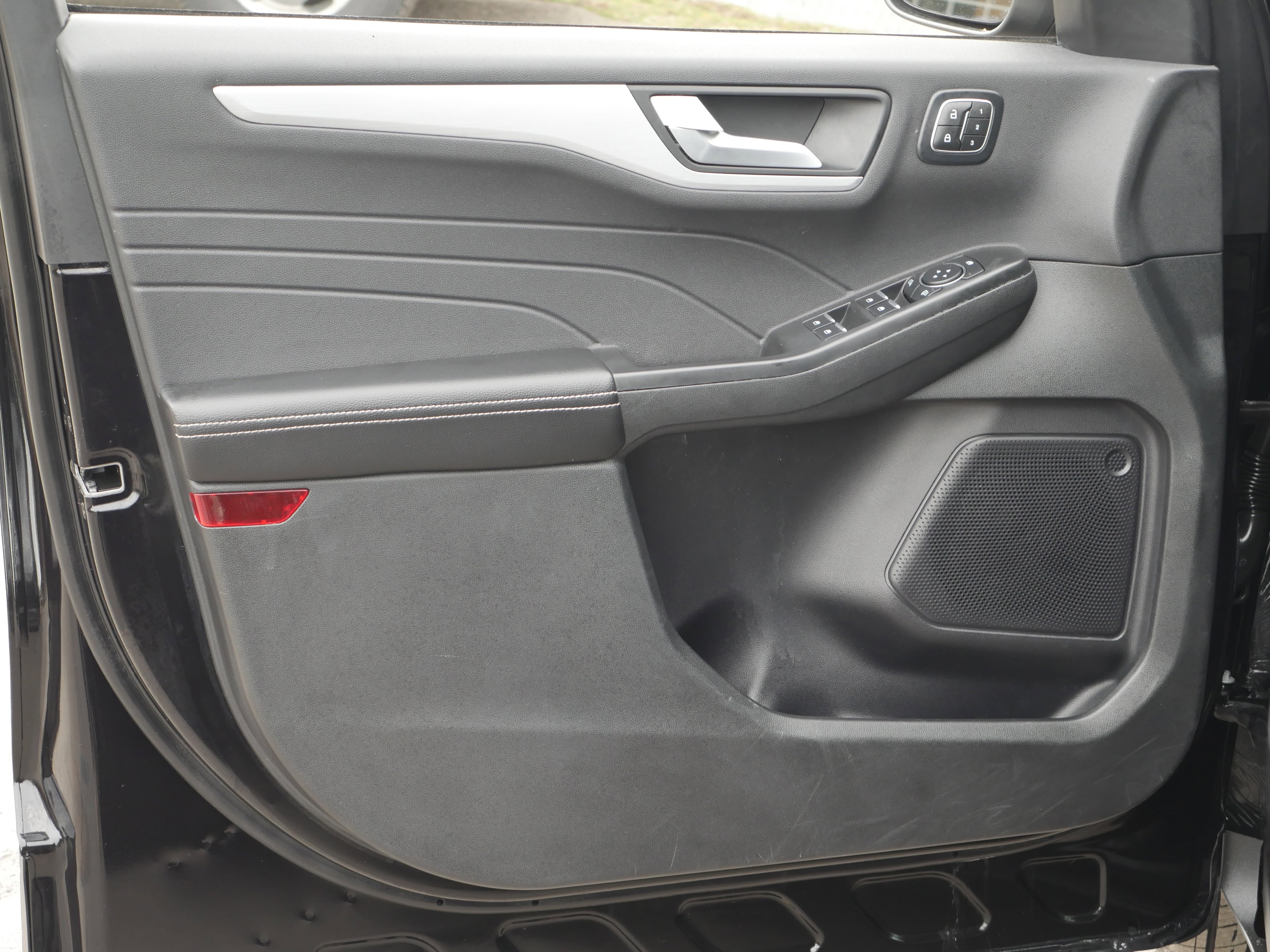 Certified 2025 Ford Escape Platinum AWD/4WD image 34