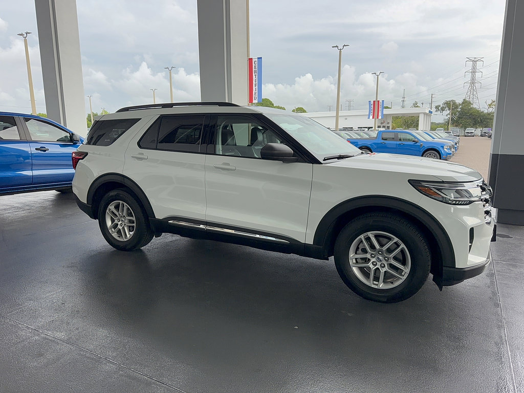 Certified 2025 Ford Explorer Active w/ Active Comfort Package RWD image 5