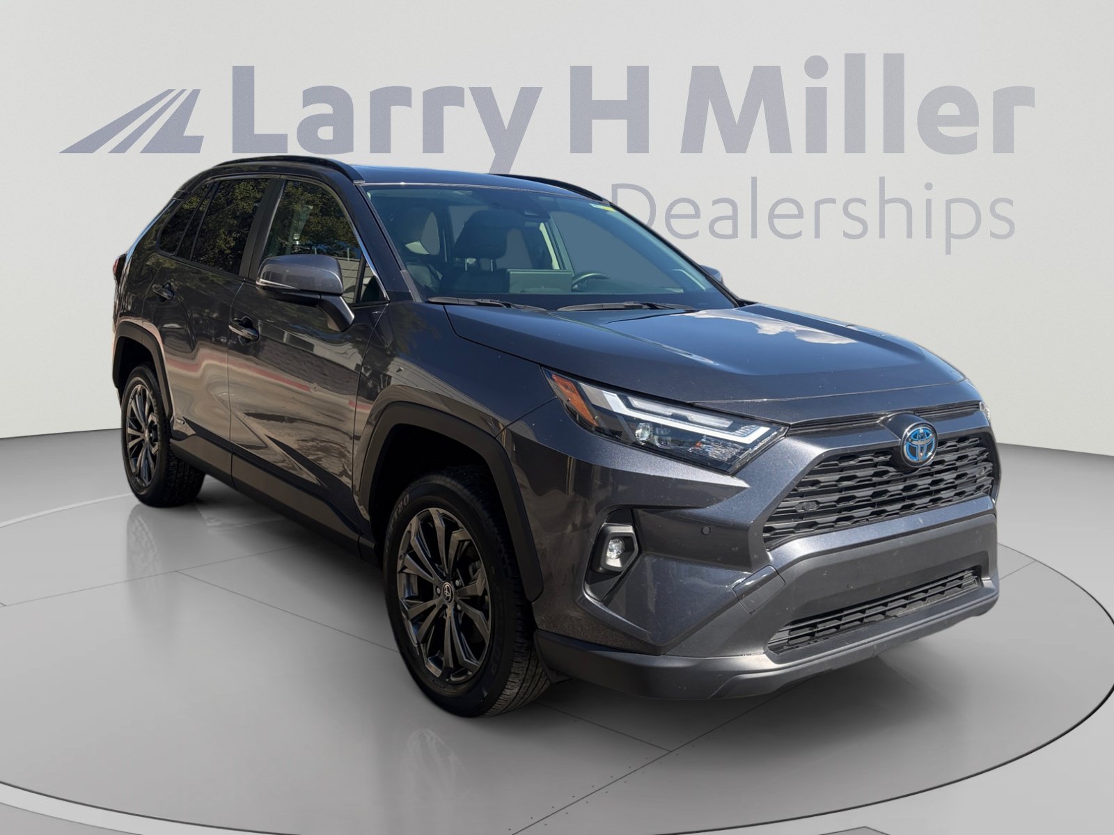 Used 2023 Toyota RAV4 XLE Premium AWD/4WD image 7