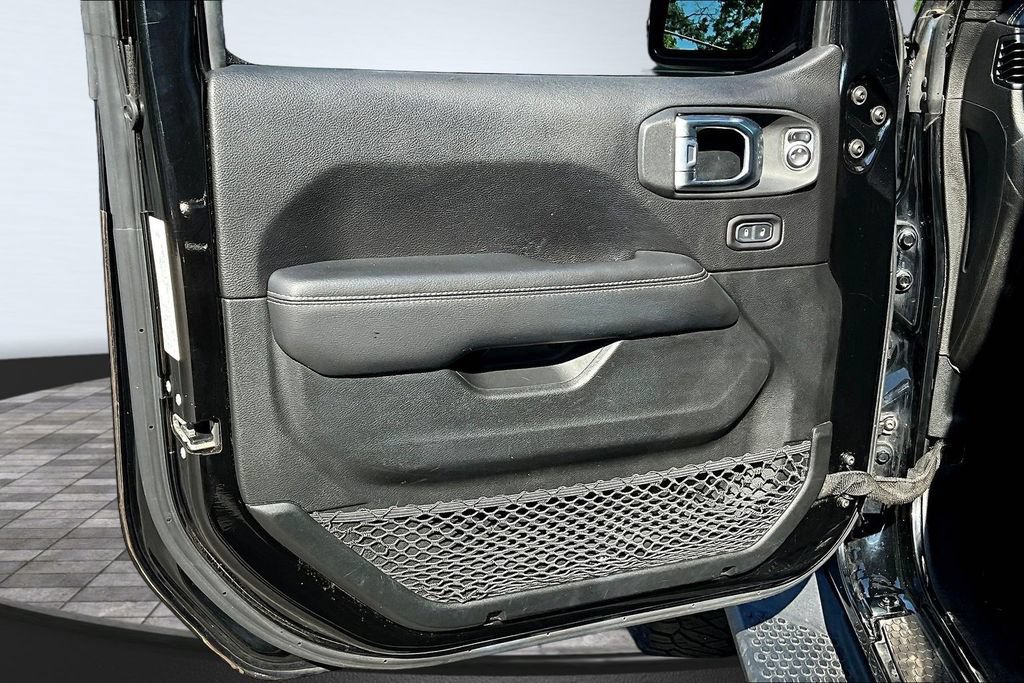 Used 2019 Jeep Wrangler Unlimited Sahara AWD/4WD image 23