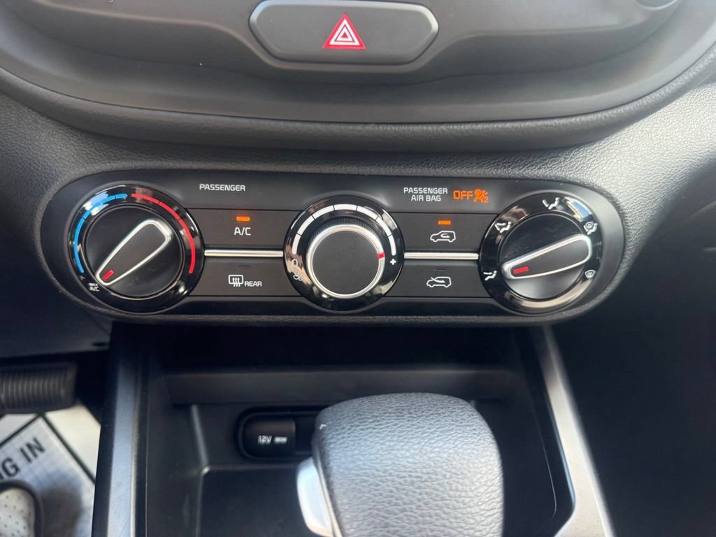 Used 2025 Kia Soul LX w/ LX Technology Package FWD image 21