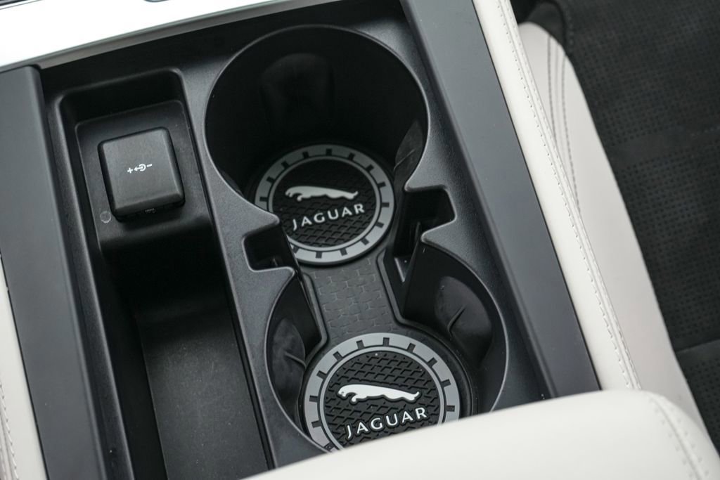 Used 2023 Jaguar F-PACE SVR image 28