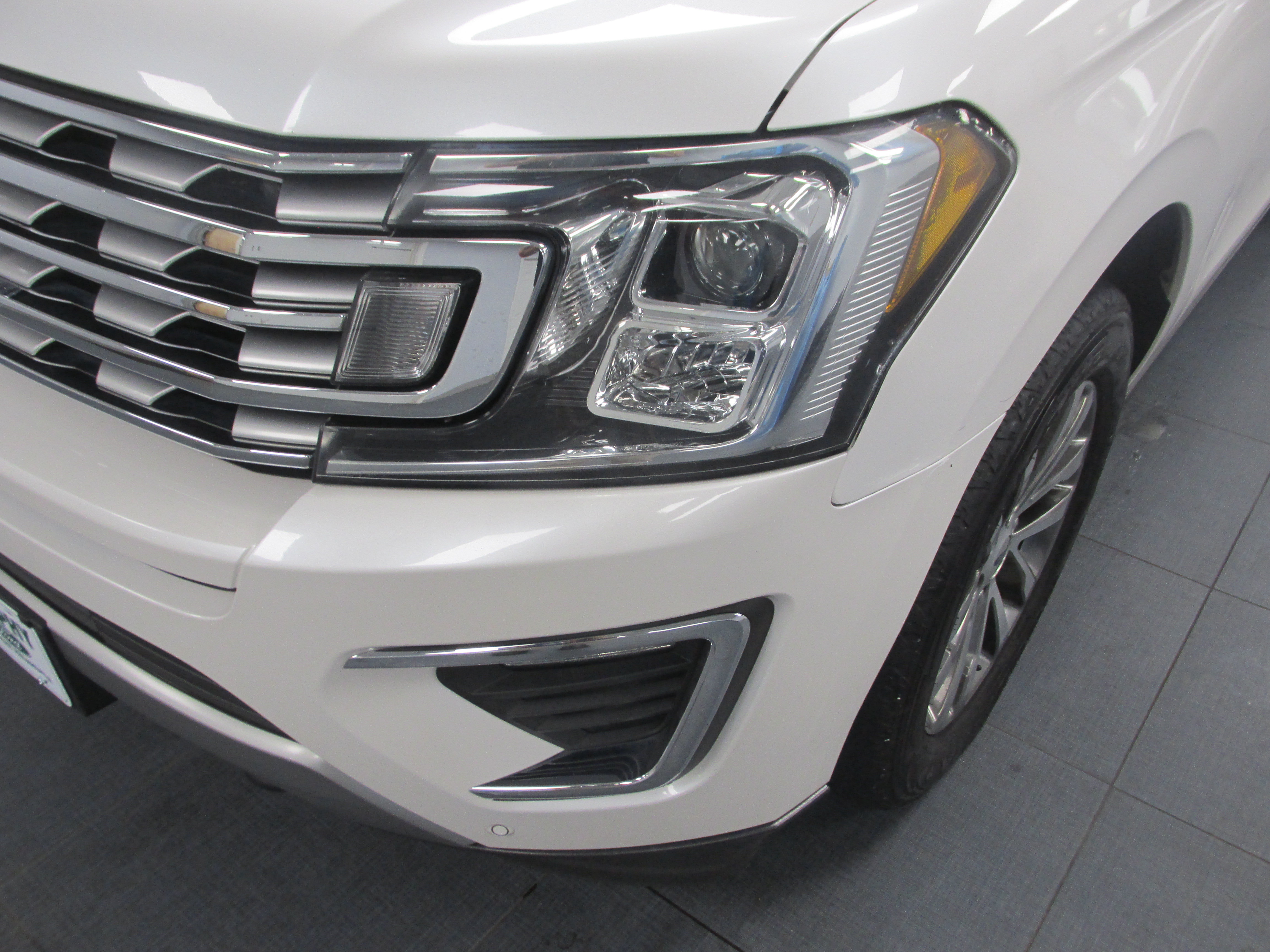 Certified 2018 Ford Expedition Limited w/ Equipment Group 301A AWD/4WD image 9