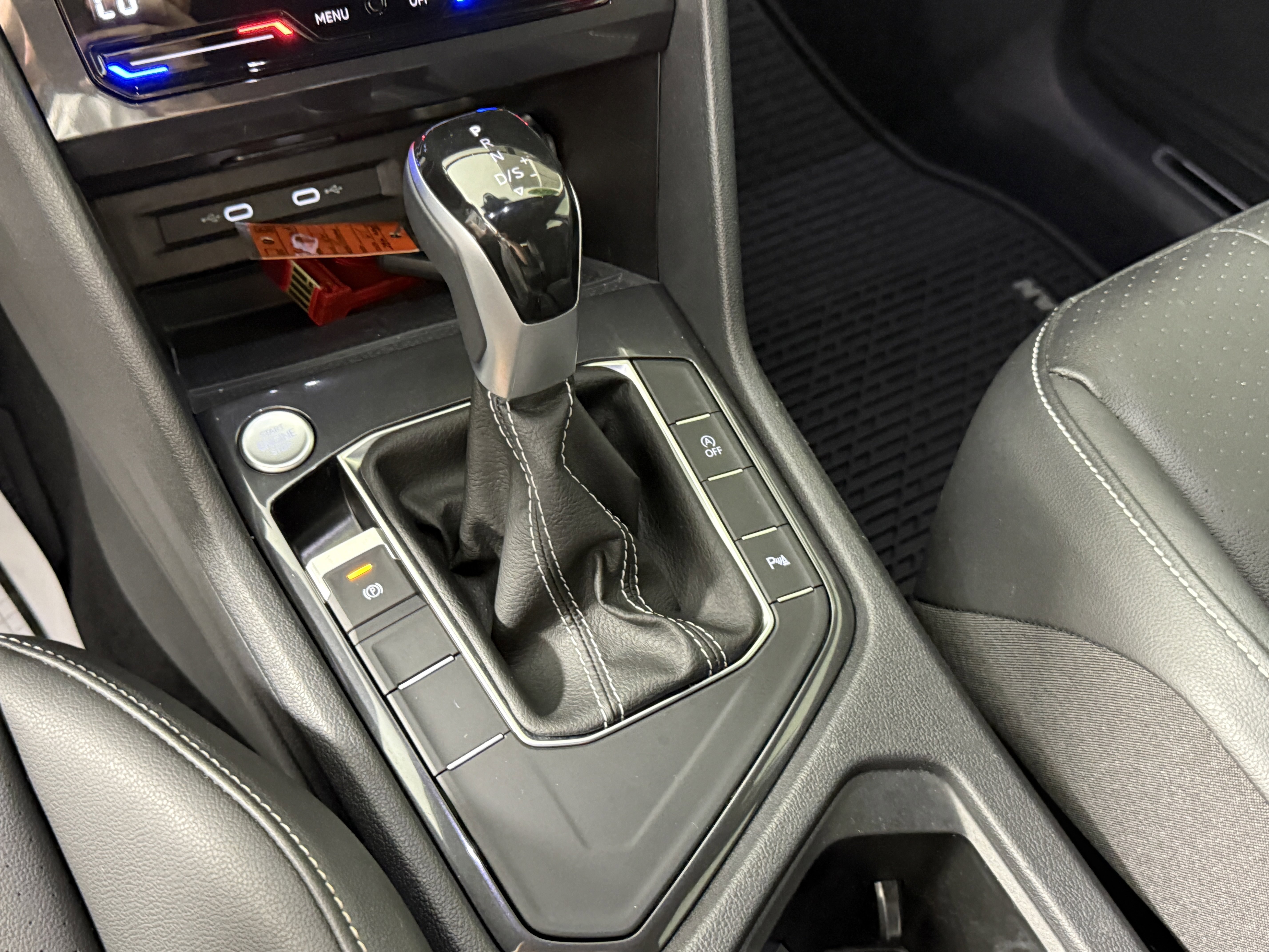 Used 2024 Volkswagen Tiguan SE R-Line image 21