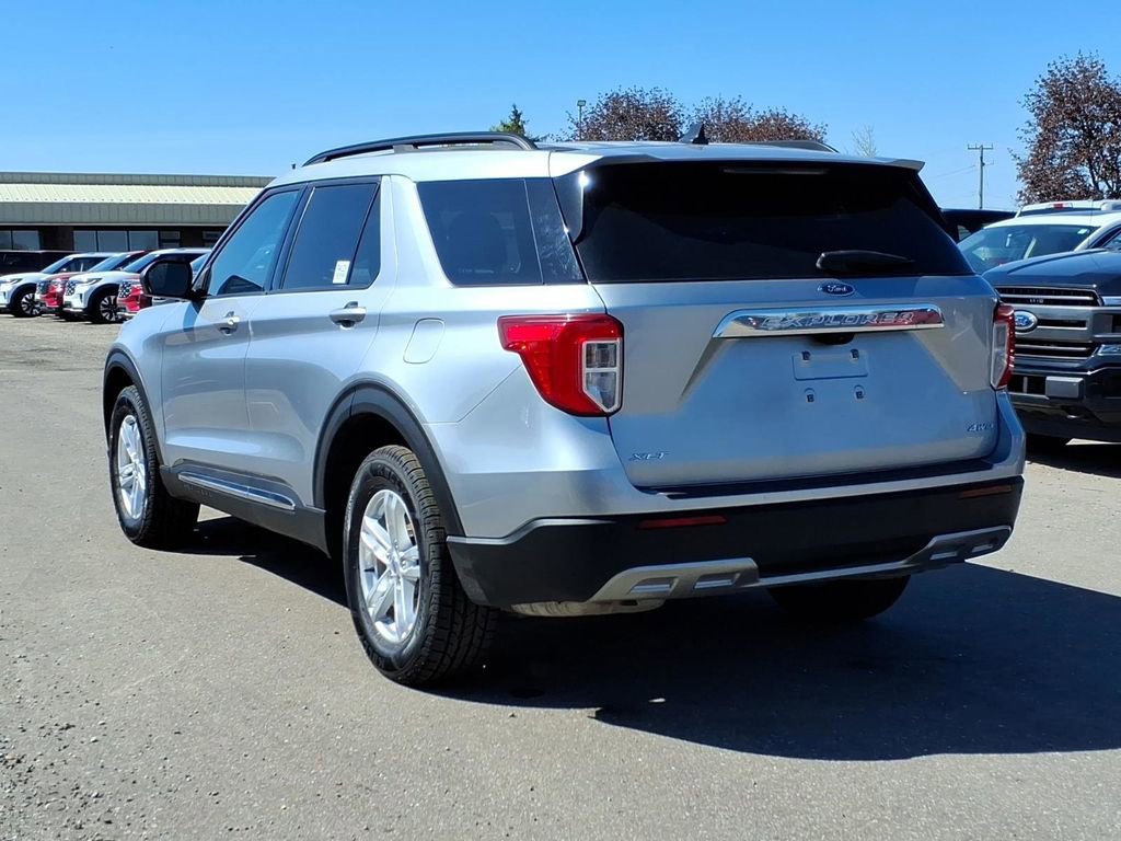 Certified 2023 Ford Explorer XLT w/ Equipment Group 202A AWD/4WD image 3