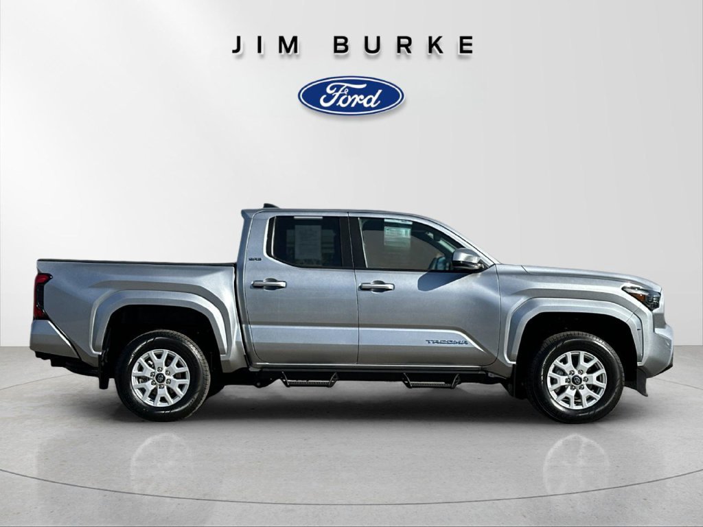 Used 2024 Toyota Tacoma SR5 AWD/4WD image 6