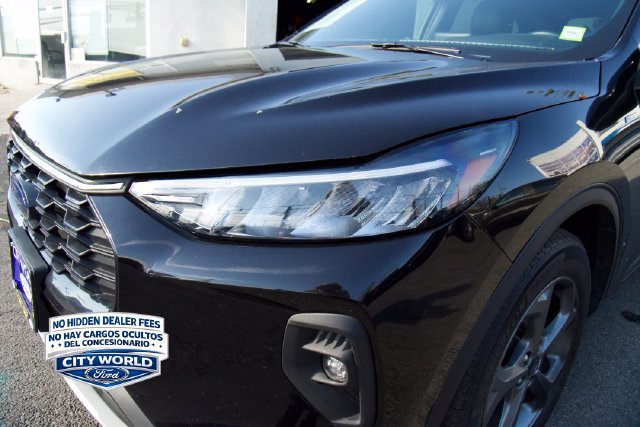 Certified 2025 Ford Escape ST-Line Select AWD/4WD image 8
